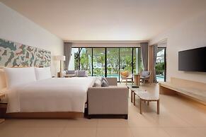 Le Méridien Phuket Mai Khao Beach Resort
