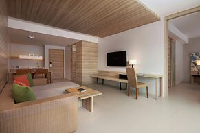 Le Méridien Phuket Mai Khao Beach Resort