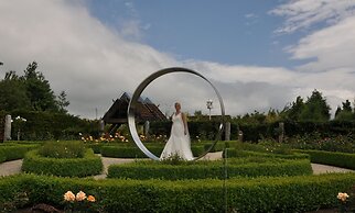 Seven Oaks Hotel