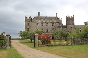 Seven Oaks Hotel