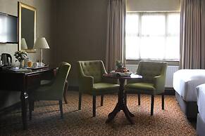 Seven Oaks Hotel