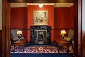 Seven Oaks Hotel