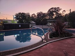 Bucketts Way Motel
