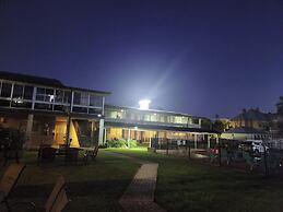 Bucketts Way Motel