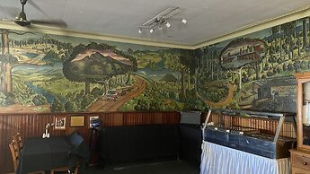 Bucketts Way Motel