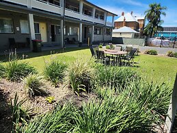 Bucketts Way Motel
