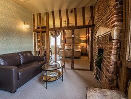The Farmhouse at Redcoats Restaurant & Hotel