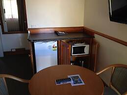 The 3 Explorers Motel