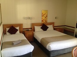 The 3 Explorers Motel