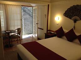 The 3 Explorers Motel