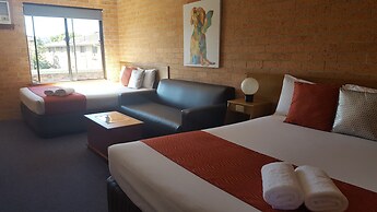 Royal Palms Motor Inn