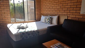 Royal Palms Motor Inn