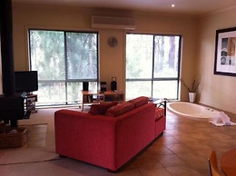 Idyllic Retreat For 4 People in Beautiful Otway Ranges, Recharge & Ref