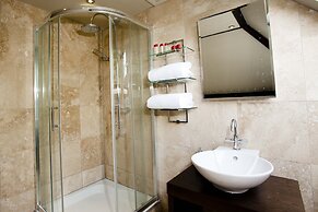 Windfalls Boutique Hotel