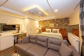 The Marions Suite Hotel