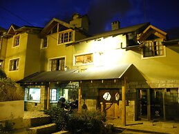 Periko's Youth Hostel