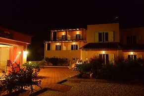 Maria's Filoxenia Suites