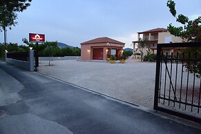 Maria's Filoxenia Suites