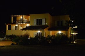 Maria's Filoxenia Suites