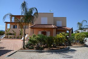 Maria's Filoxenia Suites