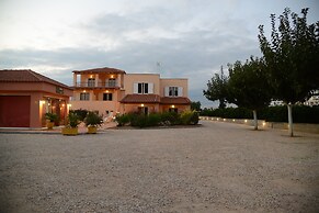 Maria's Filoxenia Suites