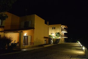 Maria's Filoxenia Suites