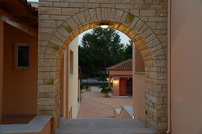 Maria's Filoxenia Suites