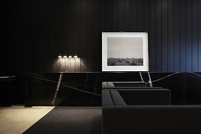 Burbury Hotel & Apartments