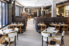 Burbury Hotel & Apartments