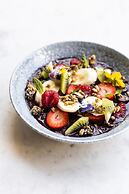 Burbury Hotel & Apartments