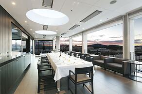 Burbury Hotel & Apartments