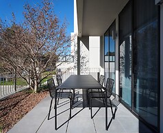 Burbury Hotel & Apartments