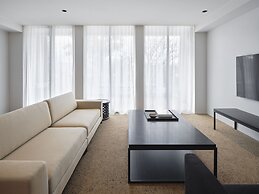 Burbury Hotel & Apartments