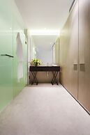 Burbury Hotel & Apartments