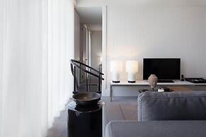 Burbury Hotel & Apartments