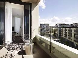 Burbury Hotel & Apartments