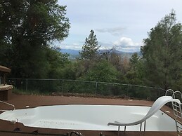 Mountain Trail Lodge & Vacation Rentals