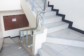 OYO 187 The Maxwell Hotel