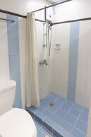 OYO 187 The Maxwell Hotel