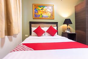 OYO 187 The Maxwell Hotel