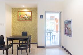 OYO 187 The Maxwell Hotel