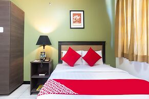 OYO 187 The Maxwell Hotel