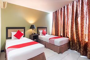 OYO 187 The Maxwell Hotel