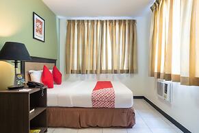OYO 187 The Maxwell Hotel