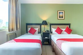 OYO 187 The Maxwell Hotel