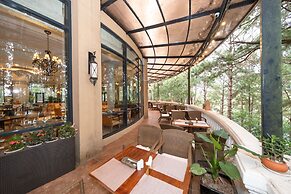 Dalat Edensee Lake Resort & Spa