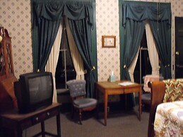 Empire House Hotel