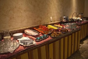 Carillon Plaza Hotel