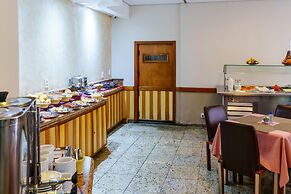 Carillon Plaza Hotel