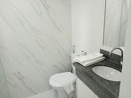 Carillon Plaza Hotel